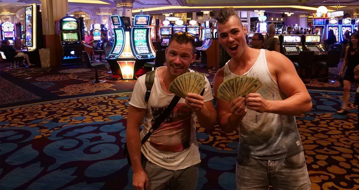 VEEL GELD GEWONNEN MET GOKKEN IN EEN CASINO IN LAS  VEGAS! AMERIKA  ROADTRIP