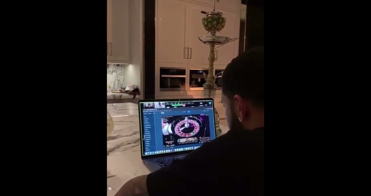 Drake wins in online casino