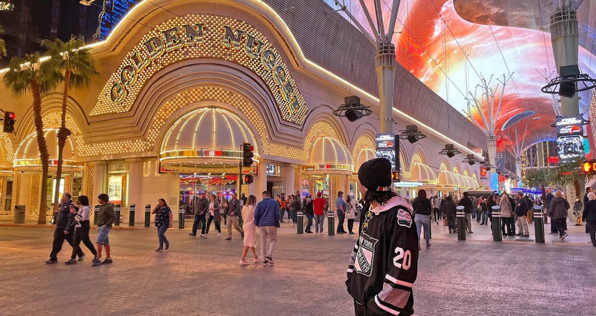 Inside the Golden Nugget Hotel and Casino in Las Vegas! (I booked the cheapest room… ?)