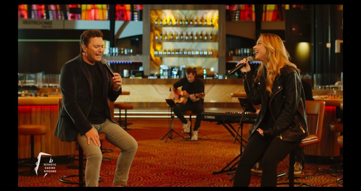 Tino Martin & Emma Heesters – Loop Niet Weg (Acoustic Casino Sessions)