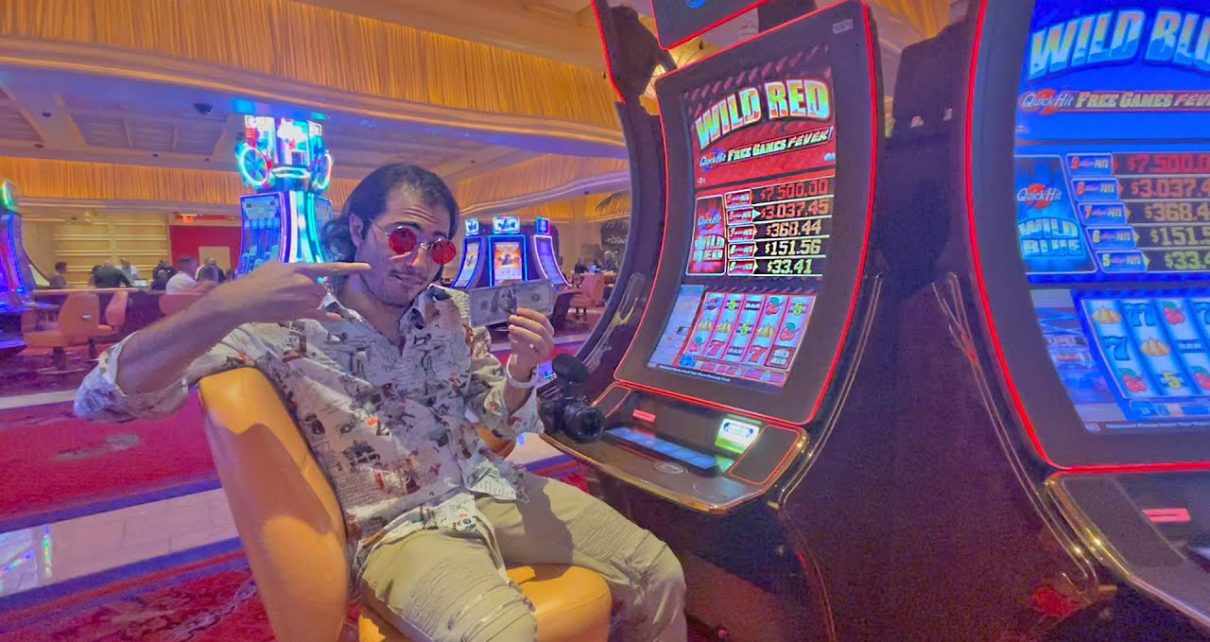 I pose 0 In A Slot Machine At Encore Hotel & Casino On The Las Vegas Strip… here's what happened