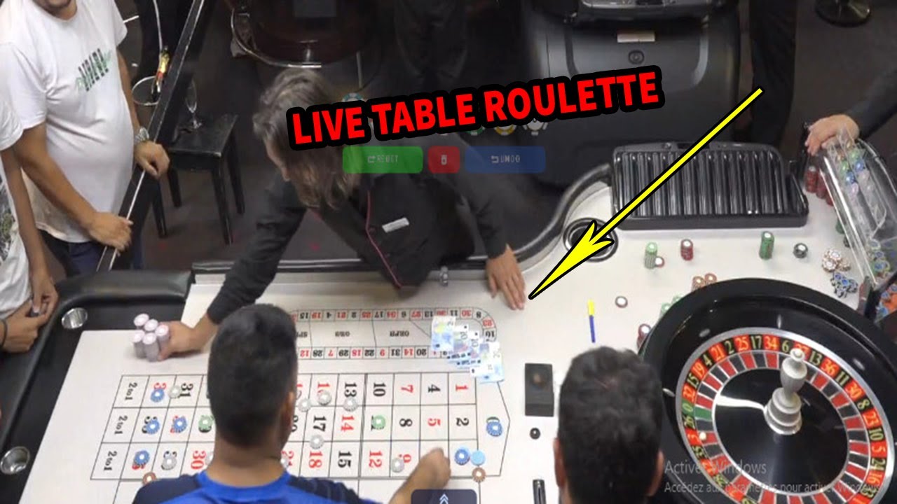 TABLE ROULETTE ON CASINO - a lot of players at the table | exclusive