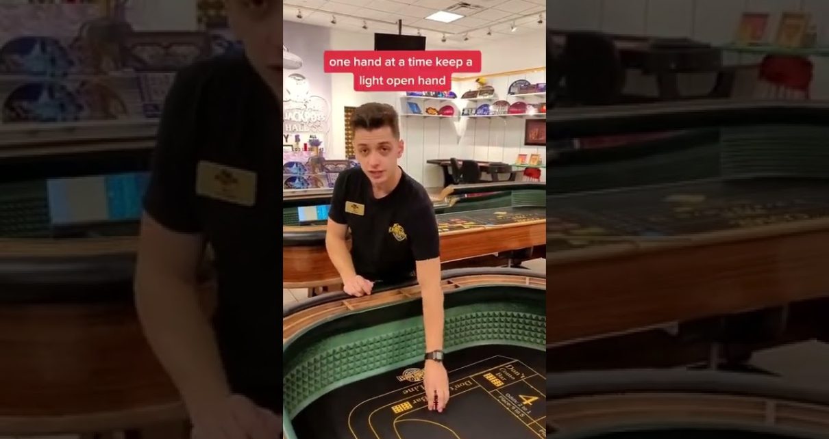 How to shoot Dice on the craps table #craps #casino #lasvegas