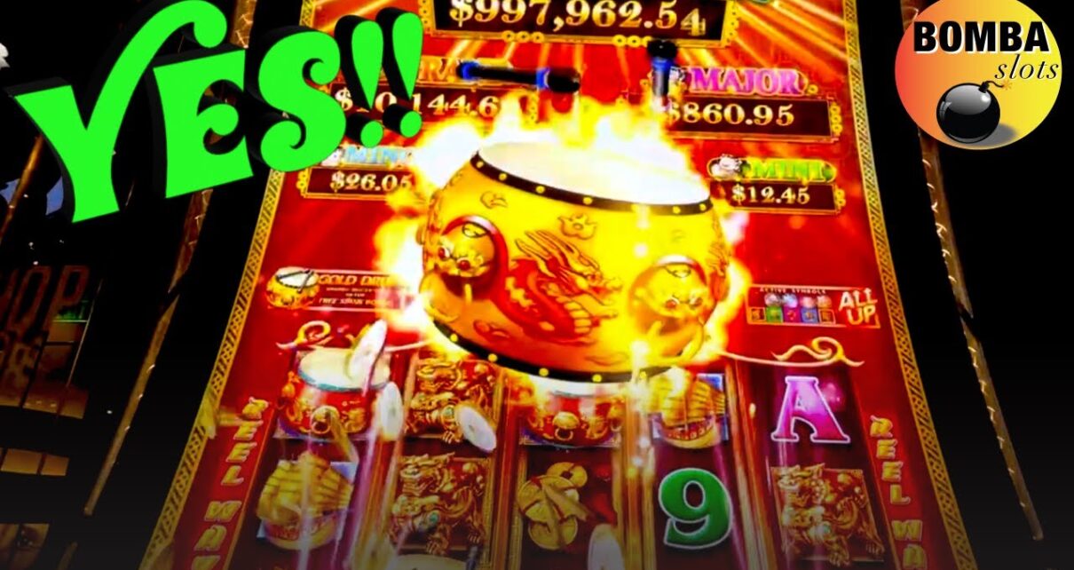 ALL SORTS of EXPLOSIONS! #Casino #LasVegas #SlotMachine