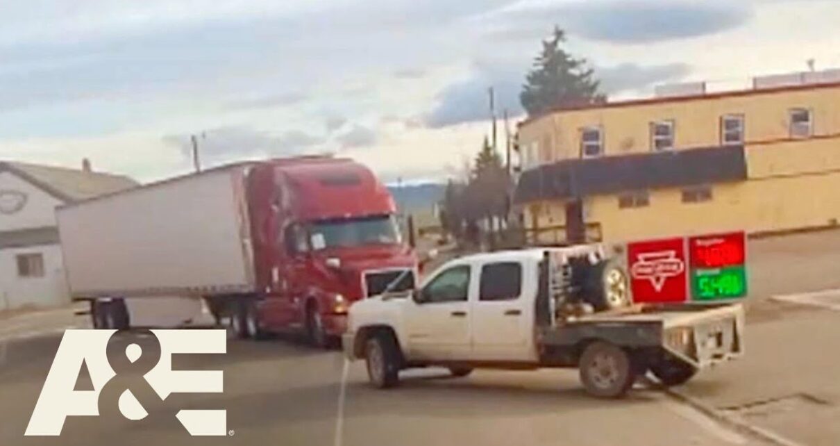 Semi-Truck Goes on RAMPAGE, Destroys Cars exterior Casino | route Wars | A&E