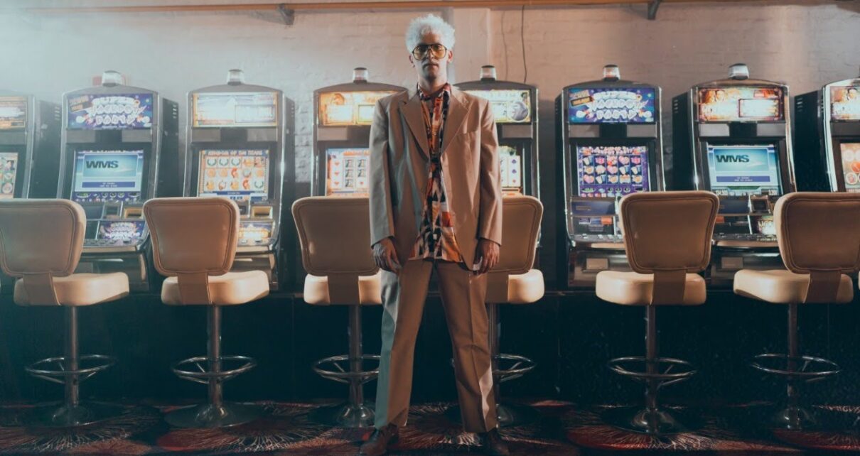 Martin Oliver – CASINO