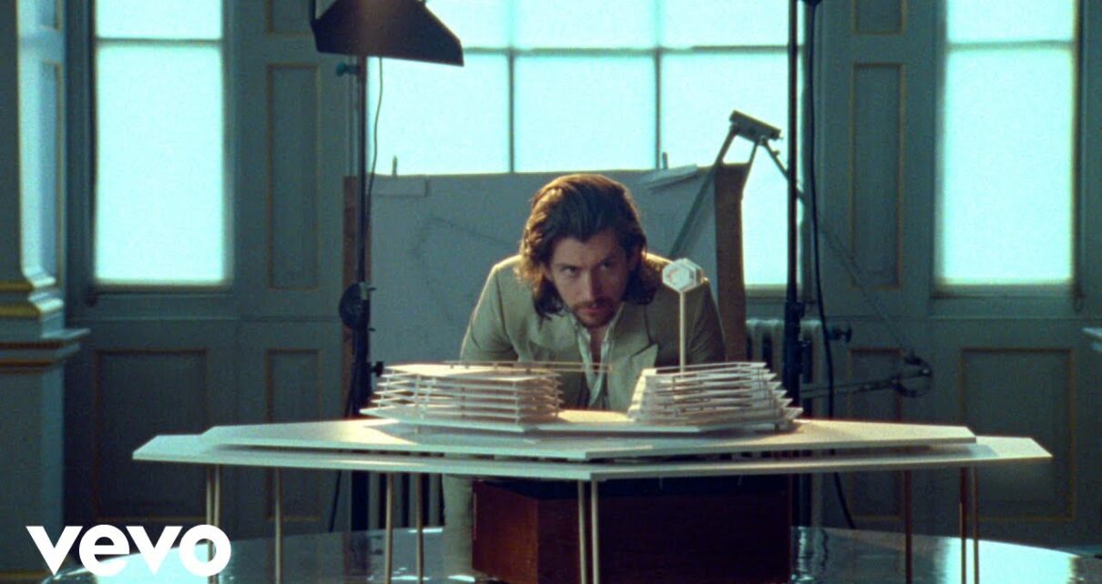 Arctic Monkeys – Four Out Of Five (Official Video)