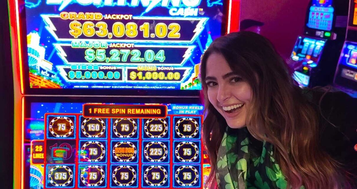 THE CROWD GOES WILD As I WIN A HUGE JACKPOT!