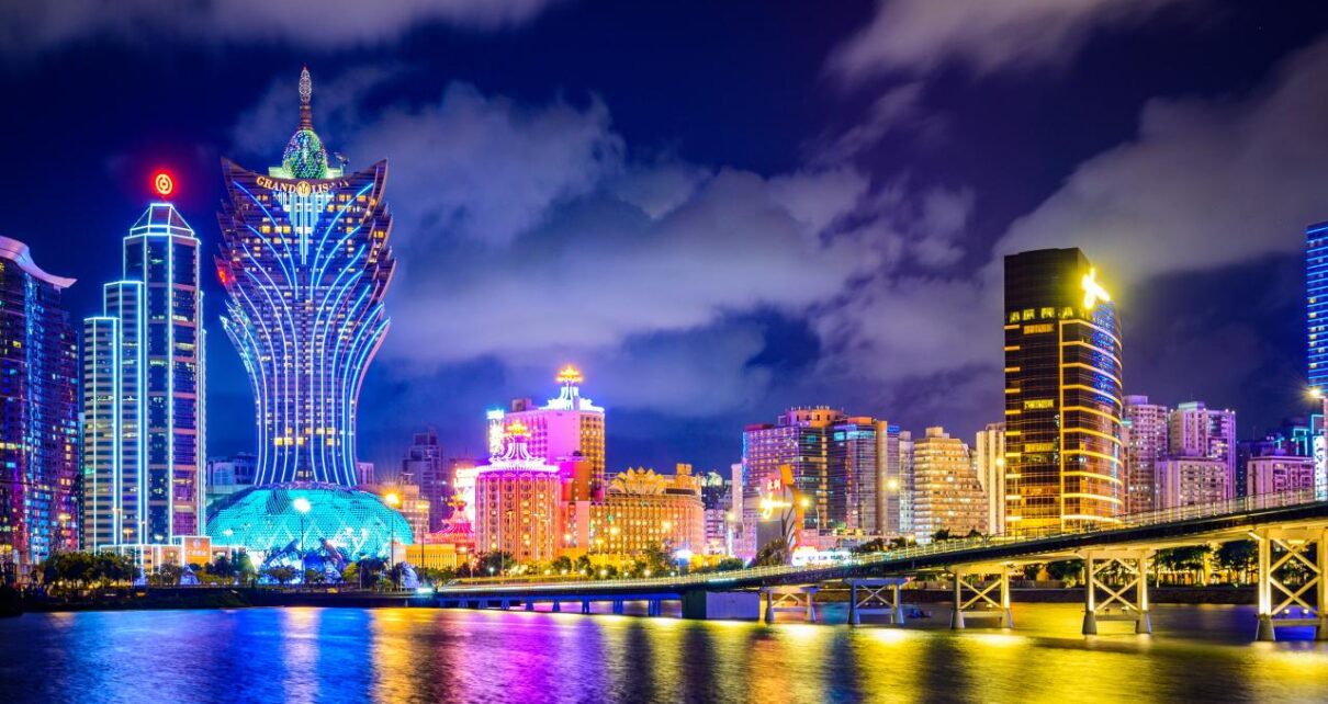 The Impact of COVID-19 on the Casino Industry: A Look at the Latest Safety Protocols and Regulations The Impact of COVID-19 on the Casino Industry: A Look at the Latest Safety Protocols and Regulations