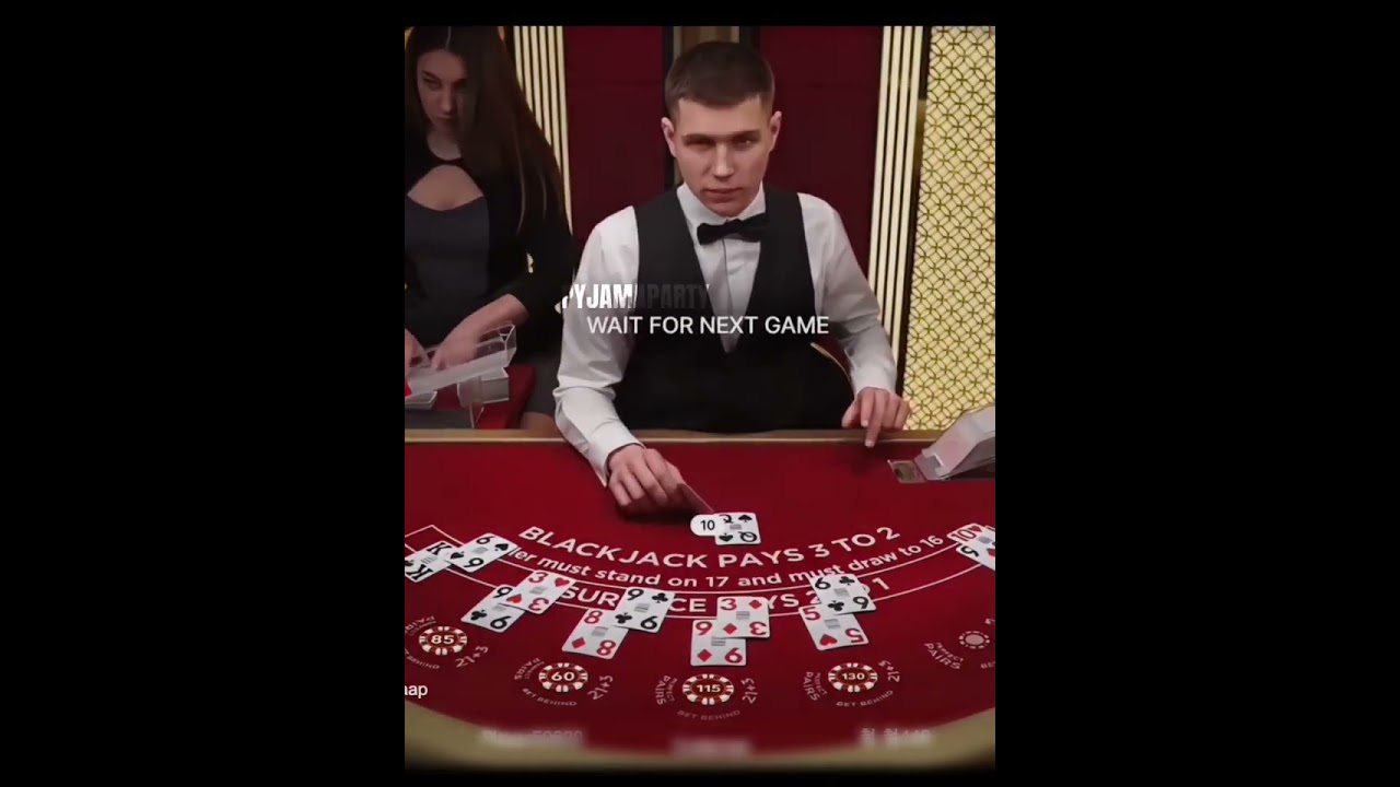 Dealer Caught Helping Players Win ! #blackjack #online #casino