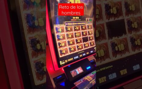 jugando en el casino un reto de parejas #slots #lasvegas #casino  #Buffalo. Link in the comments