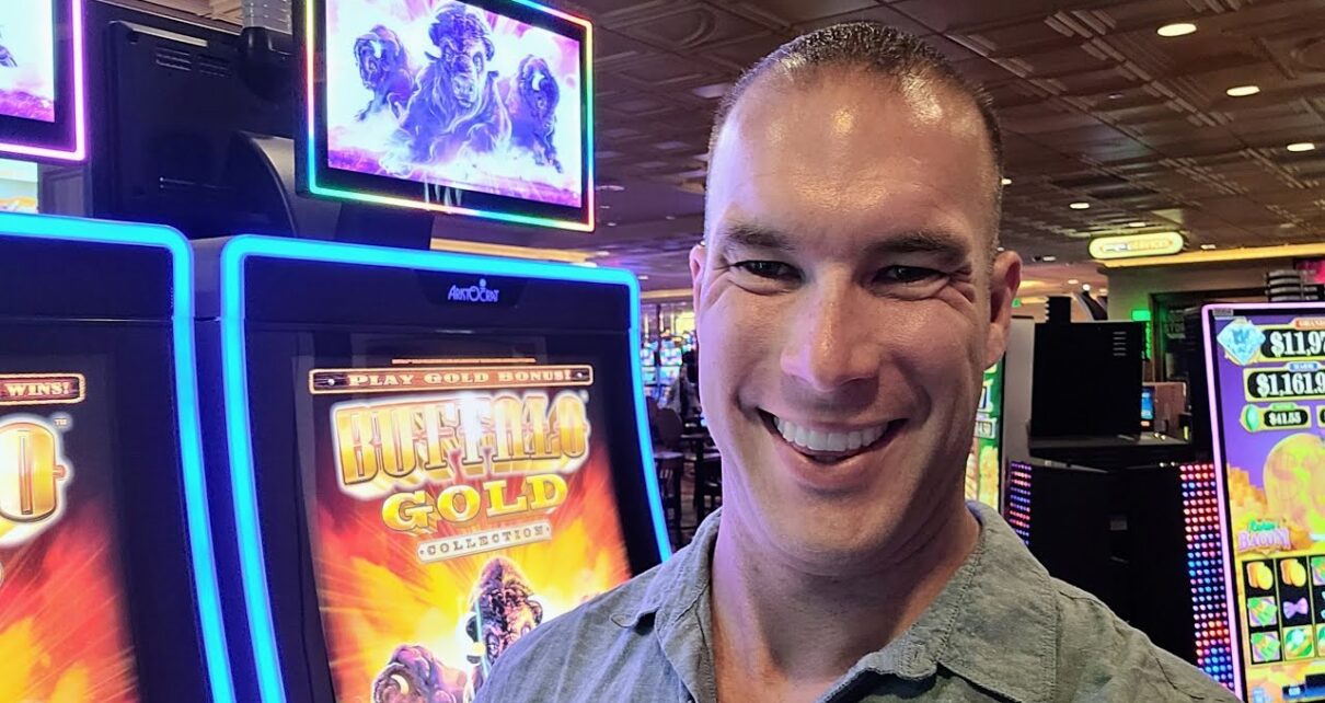 I Played a Buffalo Slot at Gold Coast Casino in Las Vegas!