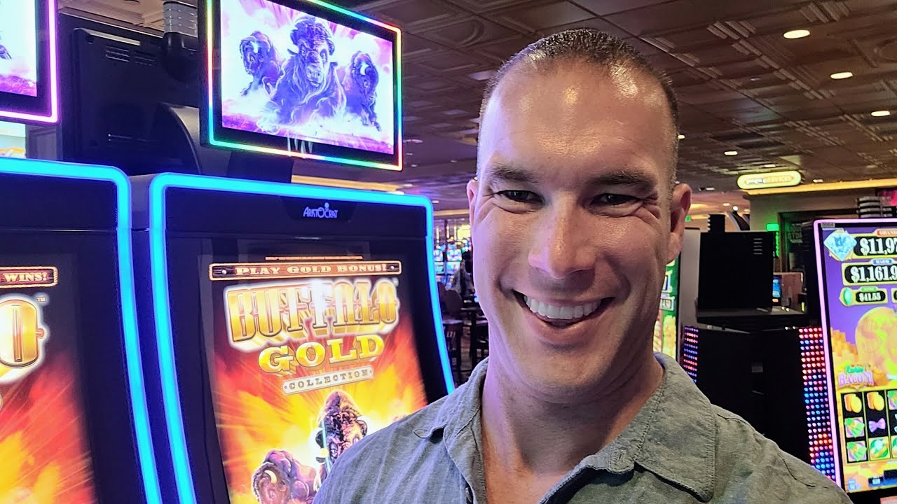 I Played a Buffalo Slot at Gold Coast Casino in Las Vegas!