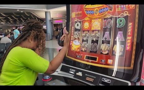 She Played A Slot Machine In The Airport And Won Big!! ??