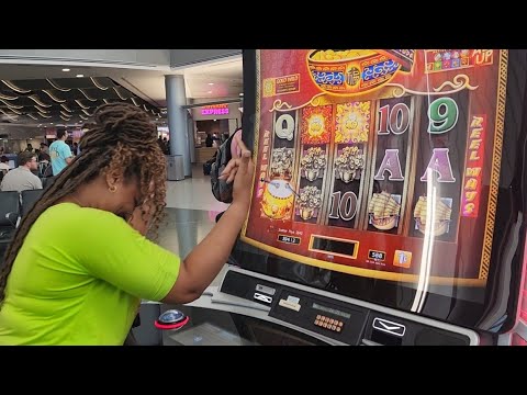 She Played A Slot Machine In The Airport And Won Big!! ??