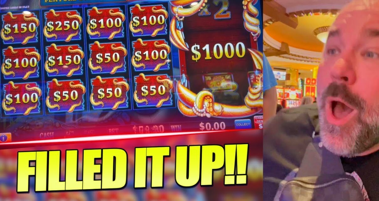 Wow! I Found The Hottest Slot Machine At The Casino!