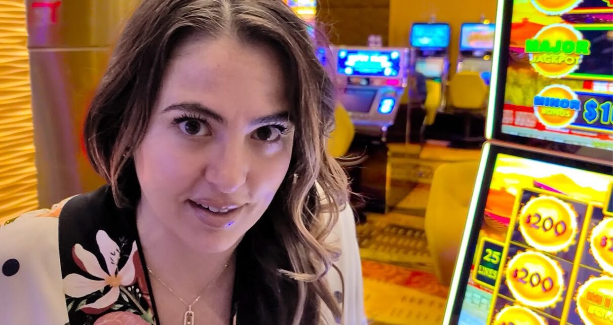 OMG This ACTUALLY HAPPENED Using FREEPLAY in VEGAS! OMG This ACTUALLY HAPPENED Using FREEPLAY in VEGAS!