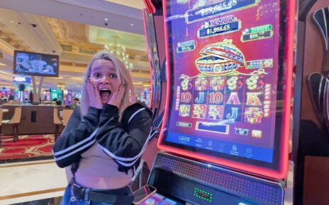 She Played Slots At The Venetian Hotel & Casino On The Las Vegas Strip! ?