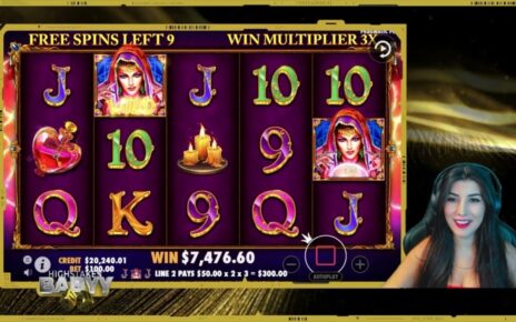 Online casino Girl playing slots in casino Live Stream