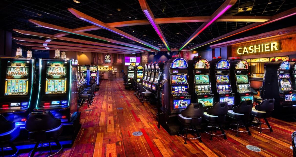 The Evolution of Royal Vegas Casino: From Brick and Mortar to Online Gaming