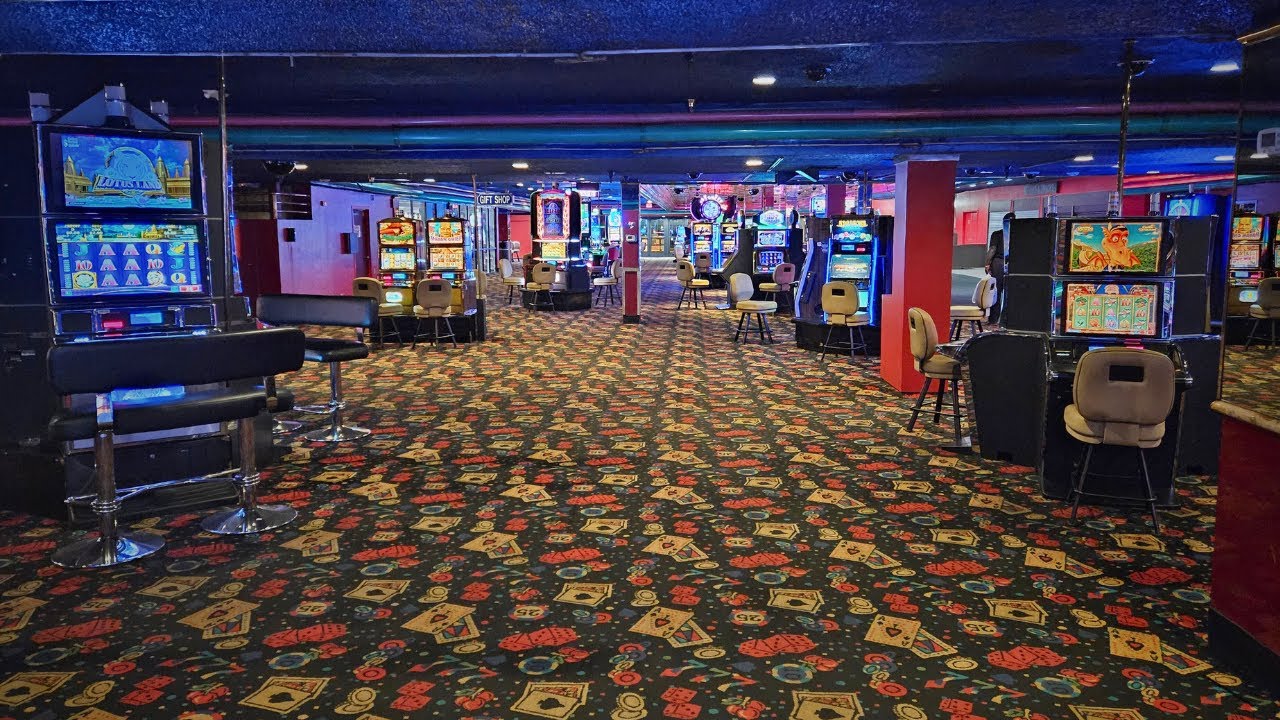 I Played Slots in The Emptiest Casino on the Las Vegas Strip