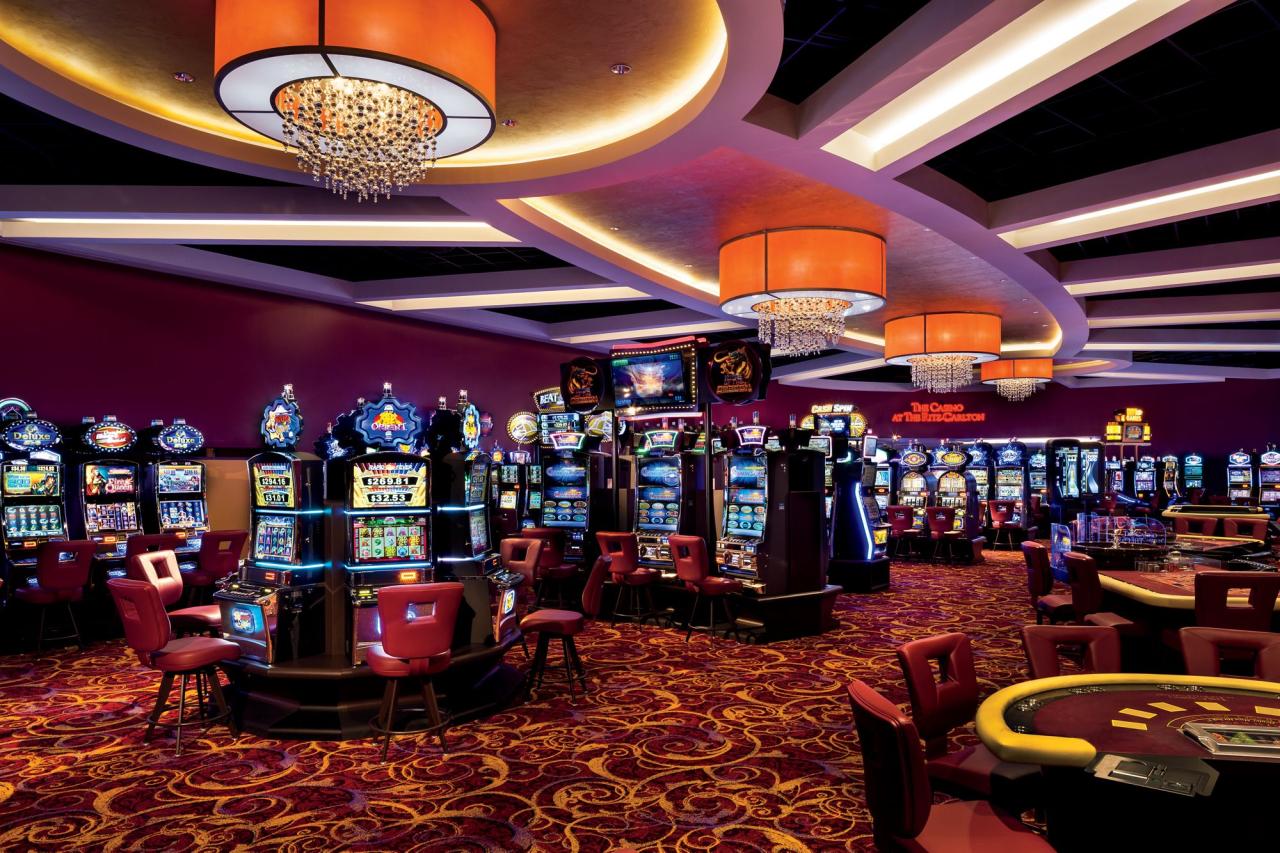 Возбудливиот свет на казиното на островот релс
