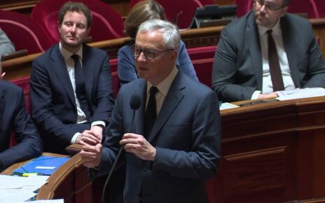 Groupe Casino : « Je serai vigilant sur l’emploi », promet Bruno Le Maire