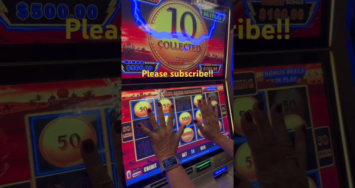 Major and mini Jackpot on Sahara Lightning Link!