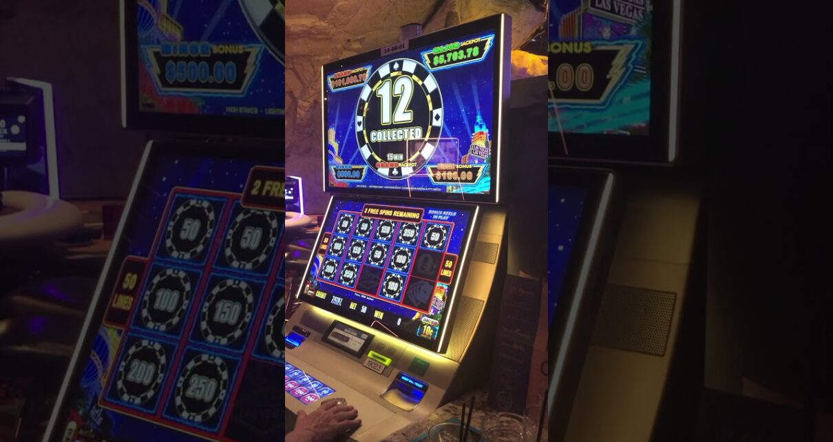 CHIPPIES GIVE DOLLAS!!! #slots #casino #slotmachine #slotwin #jackpot #bonusfeature #casinogames