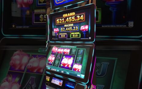 PIGGIES GIVE BENJAMINS!!! #slots #casino #slotmachine #slotwin #jackpot #bonusfeature #casinogames