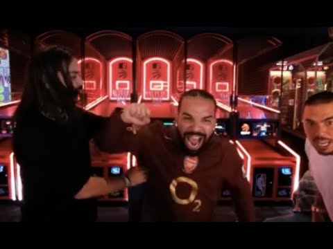 Drake több mint egymilliót nyert két nagy ruletttalálat és retró Arsenal mez után. Drake több mint egymilliót nyert két nagy ruletttalálat és retró Arsenal mez után.